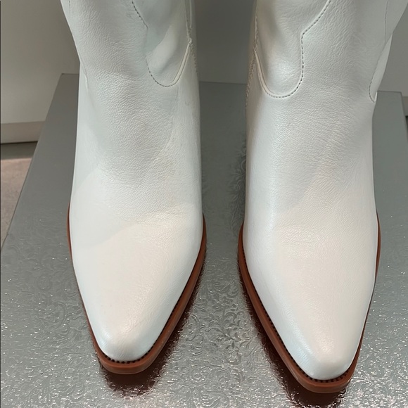 New White Leather Western-Style Women's Boots - Picture 4 of 15